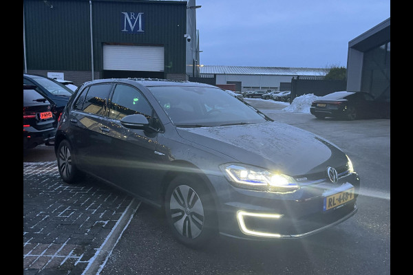 Volkswagen e-Golf e-Golf SOH 91% | Warmtepomp | Origineel NL (NAP) | Virtual Dashboard | Camera | Adaptieve Cruise Control | Keurig Onderhouden | Rijklaar Geleverd!  12 Mnd BOVAG garantie |