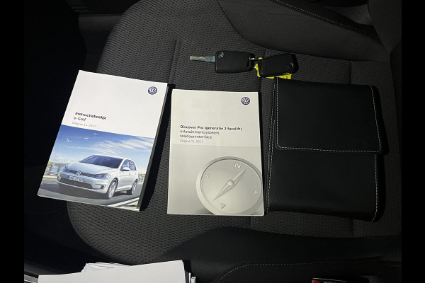 Volkswagen e-Golf e-Golf SOH 91% | Warmtepomp | Origineel NL (NAP) | Virtual Dashboard | Camera | Adaptieve Cruise Control | Keurig Onderhouden | Rijklaar Geleverd!  12 Mnd BOVAG garantie |