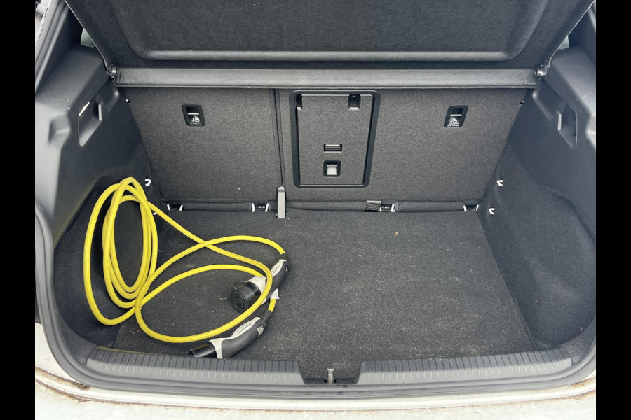 Volkswagen ID.3 First Plus 58 kWh SOH:89%  STOEL + STUUR VERWARMING | CAMERA | KEYLESS | ORGINEEL NL AUTO / NAP RIJKLAARPRIJS INCL. 12MND BOVAG GARANTIE