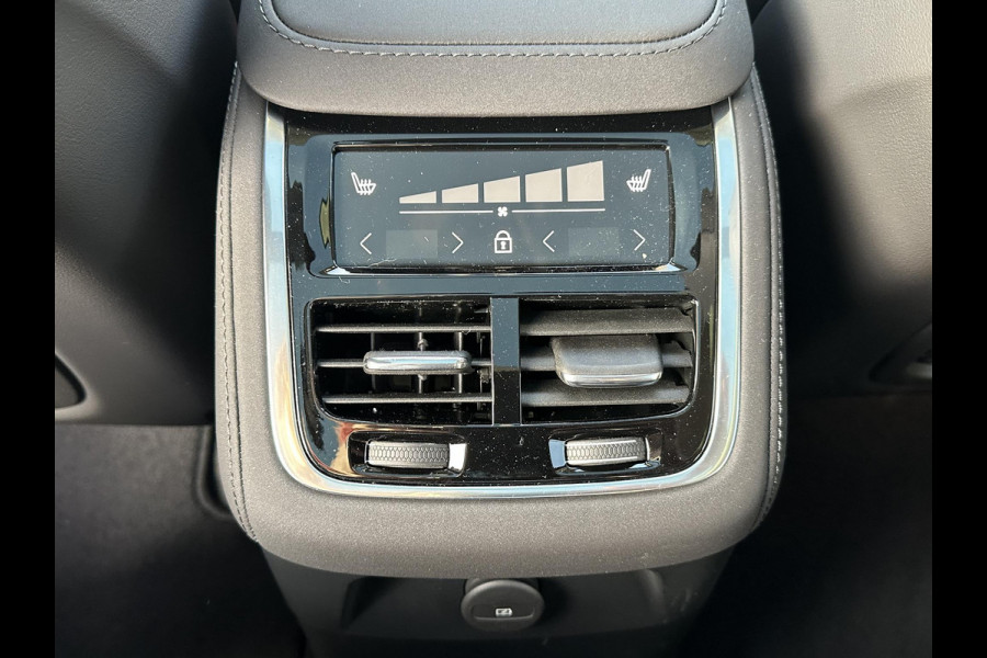 Volvo XC90 2.0 T8 Plug-in hybrid AWD Plus Dark 7-Persoons | Nieuwe Auto (1.000 km) | Vol Opties | Head-Up | Winterpakket | Harman & Kardon | Panoramadak | Memory Stoelen | Matrix-LED | 360 Camera | Rijklaar met Volledige Volvo Fabrieksgarantie