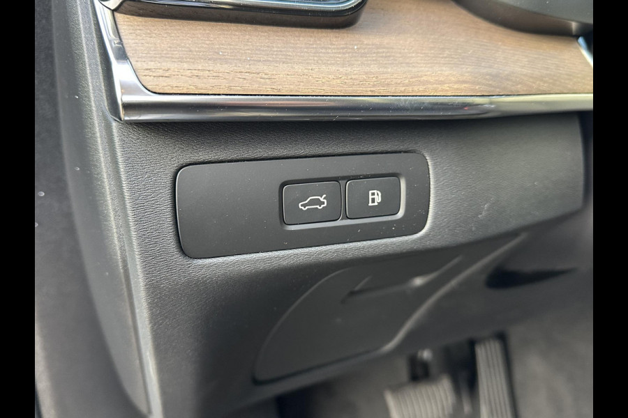 Volvo XC90 2.0 T8 Plug-in hybrid AWD Plus Dark 7-Persoons | Nieuwe Auto (1.000 km) | Vol Opties | Head-Up | Winterpakket | Harman & Kardon | Panoramadak | Memory Stoelen | Matrix-LED | 360 Camera | Rijklaar met Volledige Volvo Fabrieksgarantie