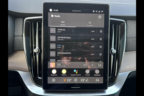 Volvo XC90 2.0 T8 Plug-in hybrid AWD Plus Dark 7-Persoons | Nieuwe Auto (1.000 km) | Vol Opties | Head-Up | Winterpakket | Harman & Kardon | Panoramadak | Memory Stoelen | Matrix-LED | 360 Camera | Rijklaar met Volledige Volvo Fabrieksgarantie