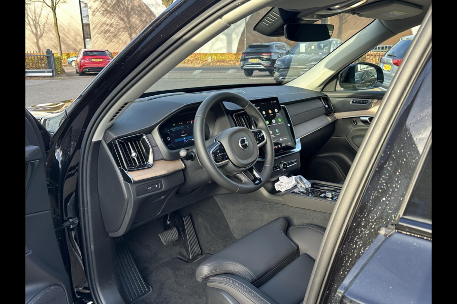 Volvo XC90 2.0 T8 Plug-in hybrid AWD Plus Dark 7-Persoons | Nieuwe Auto (1.000 km) | Vol Opties | Head-Up | Winterpakket | Harman & Kardon | Panoramadak | Memory Stoelen | Matrix-LED | 360 Camera | Rijklaar met Volledige Volvo Fabrieksgarantie