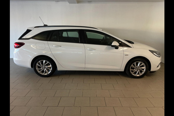Opel Astra Sports Tourer 1.2 Edition 110PK AIRCO CRUISE NAVI BLUETOOTH PDC CAMERA SPORTVELGEN TREKHAAK LAGE KM ZEER NETTE AUTO