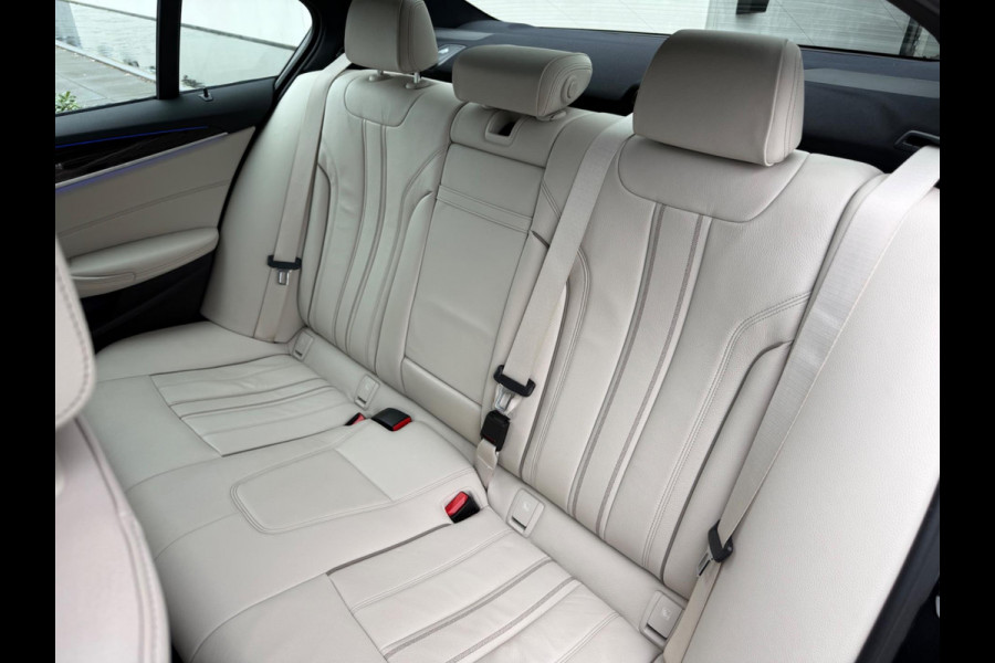 BMW 5 Serie 520i Automaat M sport pakket, vol leder, schuifdak, 1 e eigenaar, dealer onderhouden, NL auto met nap
