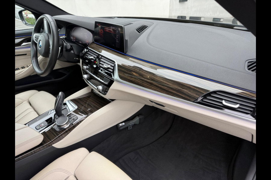 BMW 5 Serie 520i Automaat M sport pakket, vol leder, schuifdak, 1 e eigenaar, dealer onderhouden, NL auto met nap