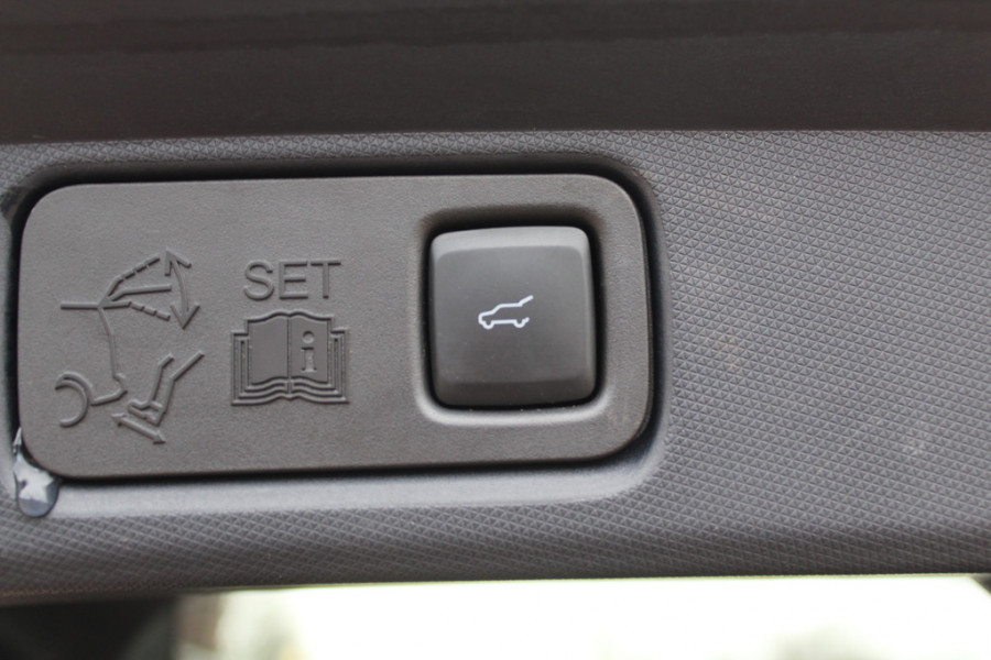 Ford Mustang Mach-E AWD 75 kWh / SOH 93,4% / Panoramadak / Camera / Leder / 19'' / B&O / Keyless / DAB / Dodehoek / ACC / Navigatie / Sfeerverlichting / Stoelverwarming