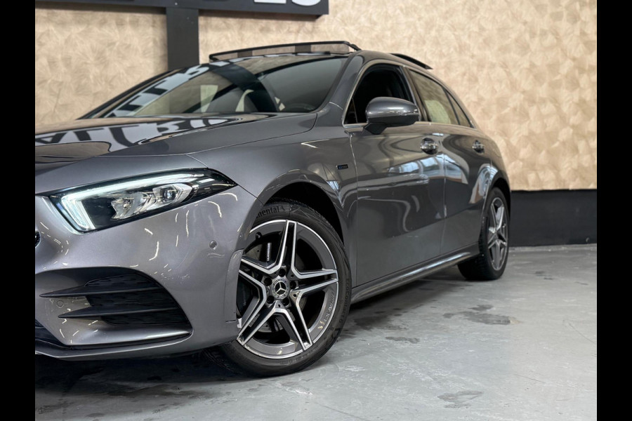 Mercedes-Benz A-Klasse 250 e Business Solution AMG Limited | Pano | Keyless | Sfeerverlichting | DAB