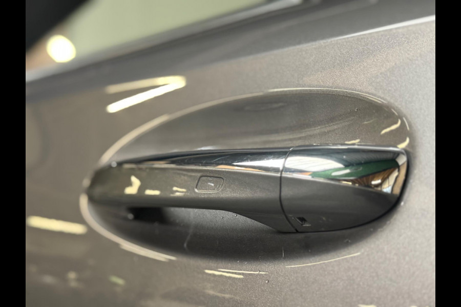 Mercedes-Benz A-Klasse 250 e Business Solution AMG Limited | Pano | Keyless | Sfeerverlichting | DAB