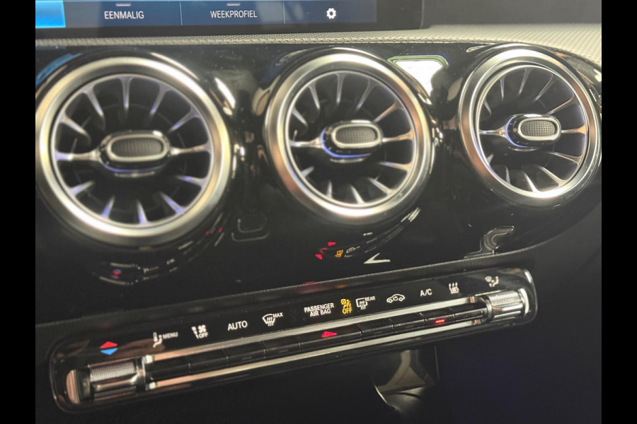 Mercedes-Benz A-Klasse 250 e Business Solution AMG Limited | Pano | Keyless | Sfeerverlichting | DAB