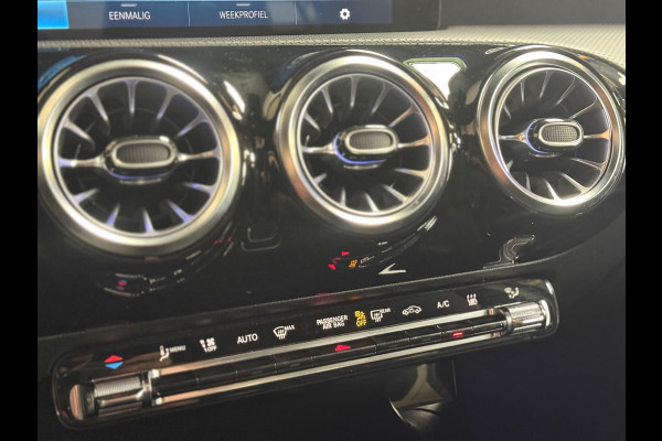 Mercedes-Benz A-Klasse 250 e Business Solution AMG Limited | Pano | Keyless | Sfeerverlichting | DAB