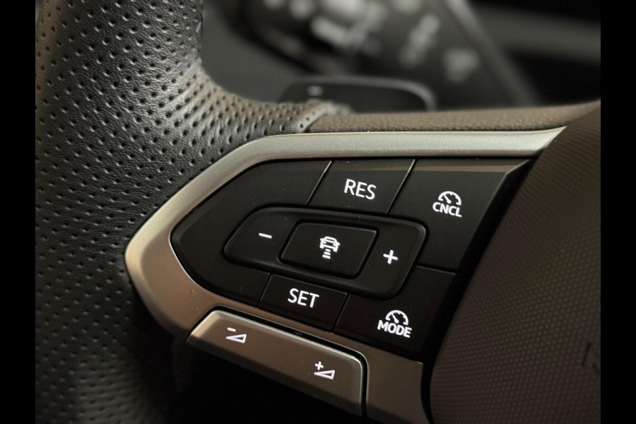 Volkswagen Tiguan 1.5 eTSI R-Line Edition |Pano |Keyless | 360 Camera | Massage | Sfeerverlichting