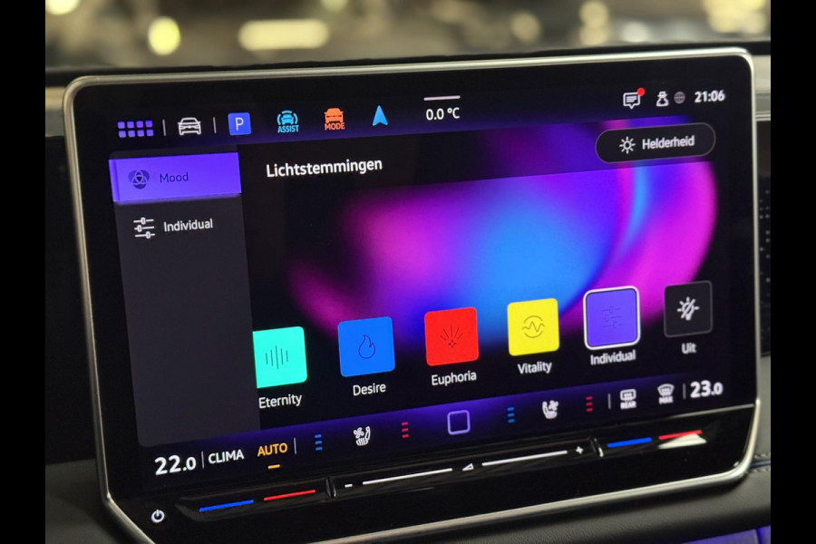 Volkswagen Tiguan 1.5 eTSI R-Line Edition |Pano |Keyless | 360 Camera | Massage | Sfeerverlichting