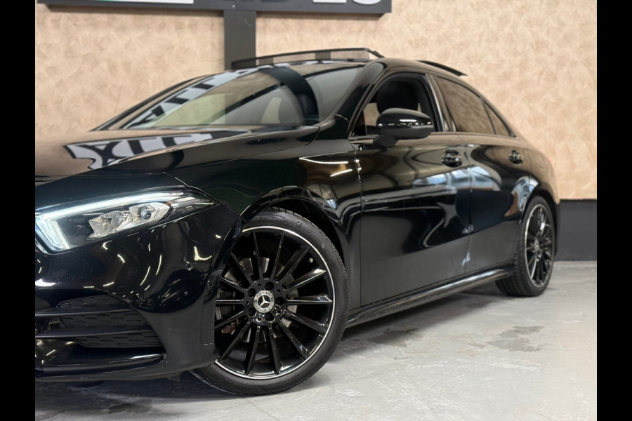 Mercedes-Benz A-Klasse 200 Business Solution AMG | Pano | 19 inch | Camera | Sfeerverlichting | Burmester
