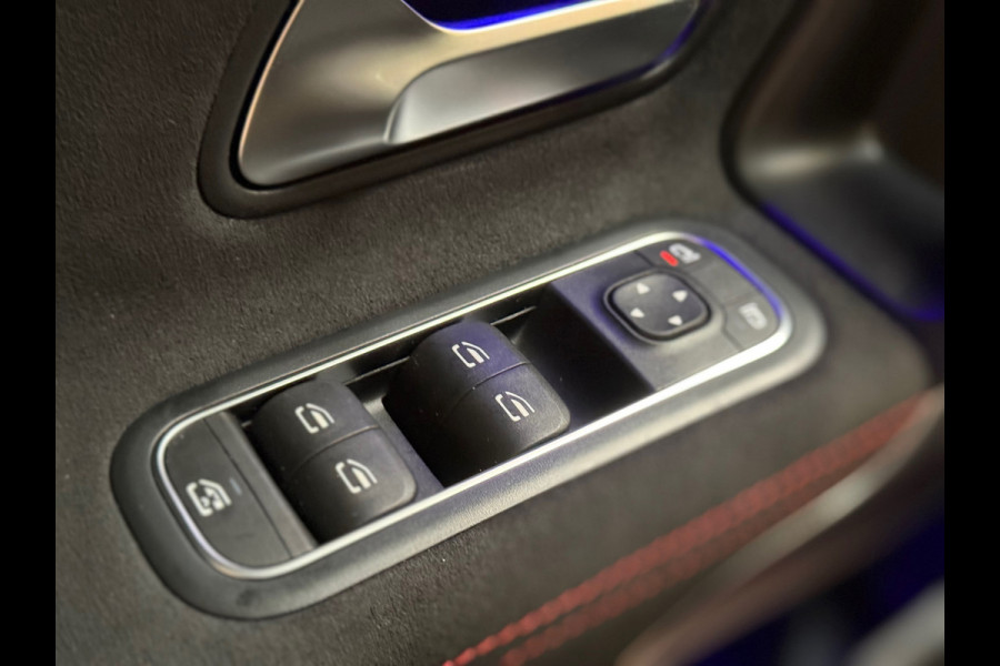 Mercedes-Benz A-Klasse 200 Business Solution AMG | Pano | 19 inch | Camera | Sfeerverlichting | Burmester