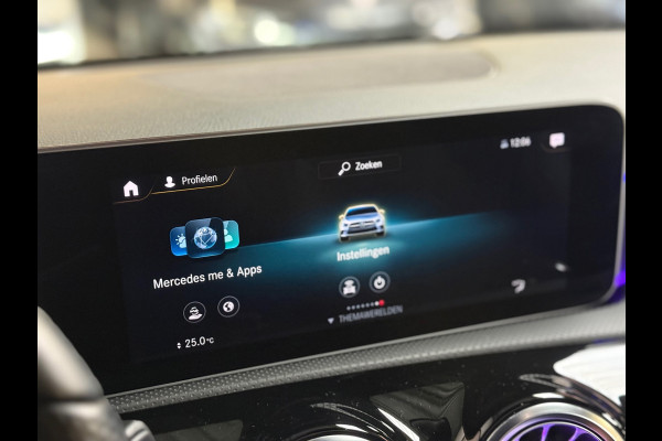 Mercedes-Benz A-Klasse 200 Business Solution AMG | Pano | 19 inch | Camera | Sfeerverlichting | Burmester