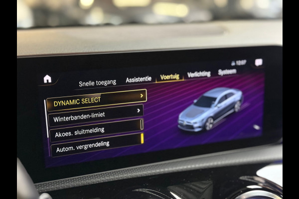 Mercedes-Benz A-Klasse 200 Business Solution AMG | Pano | 19 inch | Camera | Sfeerverlichting | Burmester