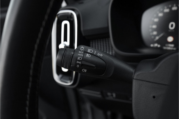 Volvo XC40 1.5 T3 R-Design Automaat Pano Camera Trekhaak