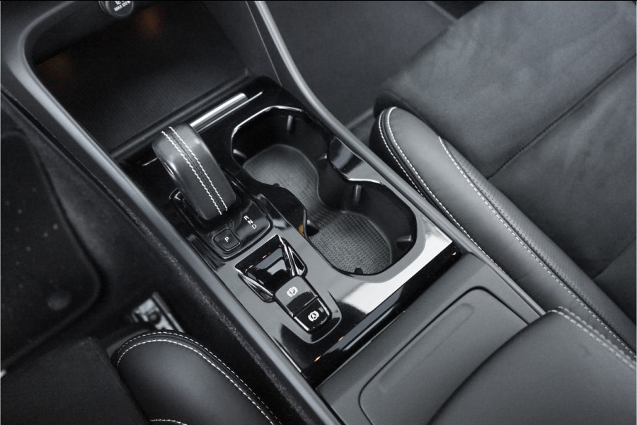 Volvo XC40 1.5 T3 R-Design Automaat Pano Camera Trekhaak