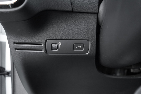 Volvo XC40 1.5 T3 R-Design Automaat Pano Camera Trekhaak
