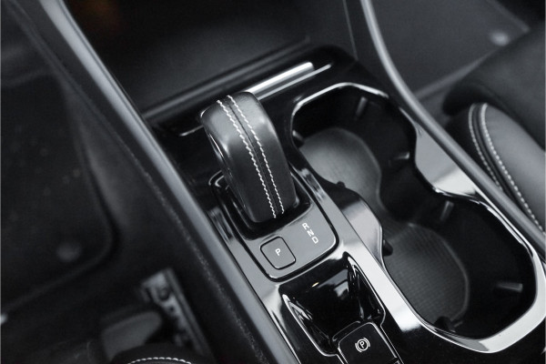 Volvo XC40 1.5 T3 R-Design Automaat Pano Camera Trekhaak