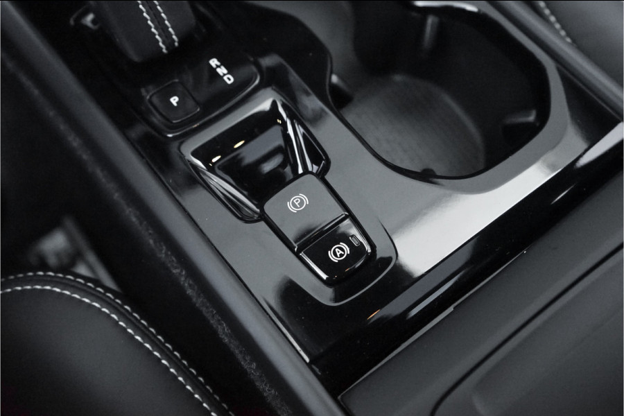 Volvo XC40 1.5 T3 R-Design Automaat Pano Camera Trekhaak