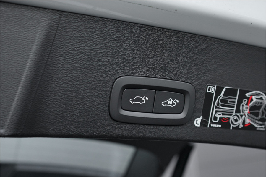 Volvo XC40 1.5 T3 R-Design Automaat Pano Camera Trekhaak