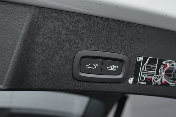Volvo XC40 1.5 T3 R-Design Automaat Pano Camera Trekhaak