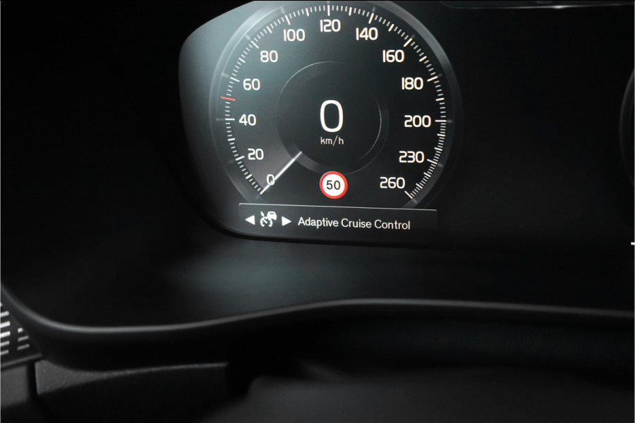 Volvo XC40 1.5 T3 R-Design Automaat Pano Camera Trekhaak