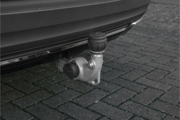 Volvo XC40 1.5 T3 R-Design Automaat Pano Camera Trekhaak