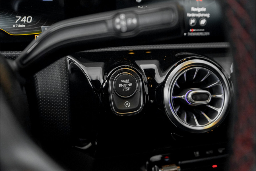 Mercedes-Benz A-Klasse AMG 35 4MATIC Limousine Night Burmester HUD Stoelverw