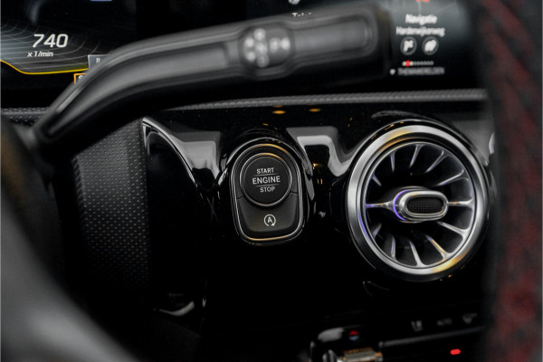 Mercedes-Benz A-Klasse AMG 35 4MATIC Limousine Night Burmester HUD Stoelverw