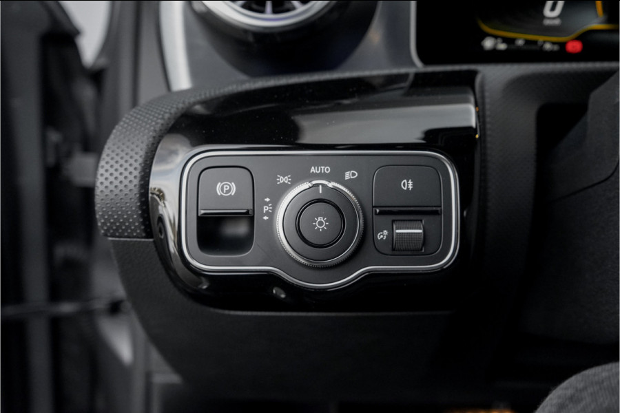 Mercedes-Benz A-Klasse AMG 35 4MATIC Limousine Night Burmester HUD Stoelverw