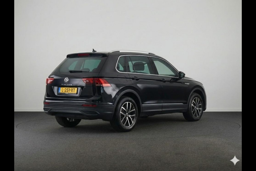 Volkswagen Tiguan 1.5 TSI Life Business 150pk DSG| el. Trekhaak| verwarmde voorruit+stoelen| LM-velgen| Camera