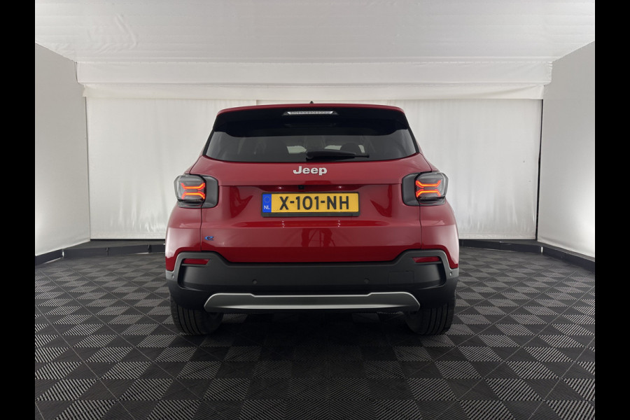 Jeep Avenger Summit 54 kWh [ 3-Fase ] {SOH-95%} (INCL-BTW) *LEATHER-MICROFIBRE | FULL-LED | ADAPTIVE-CRUISE | BLIND-SPOT | CAMERA | DIGI-COCKPIT | NAVI-FULLMAP | HEATED-COMFORTSEATS | ECC | CCS-FASTLOADER |  PDC | CARPLAY | CRUISE | 18''AL