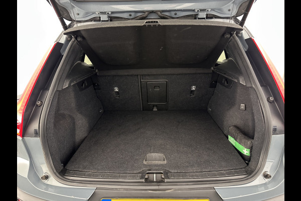 Volvo XC40 Recharge P8 AWD R-Design [ 3-Fase ] (INCL.BTW) Aut. *PANO | LEATHER-ALCANTARA | DIGI-COCKPIT | FULL-LED | HARMAN/KARDON | TOP-VIEW | CARPLAY | NAVI-FULLMAP | ECC | PDC | KEYLESS | HEATED-SPORTSEATS | BLIS | TOWBAR | 18''ALU*