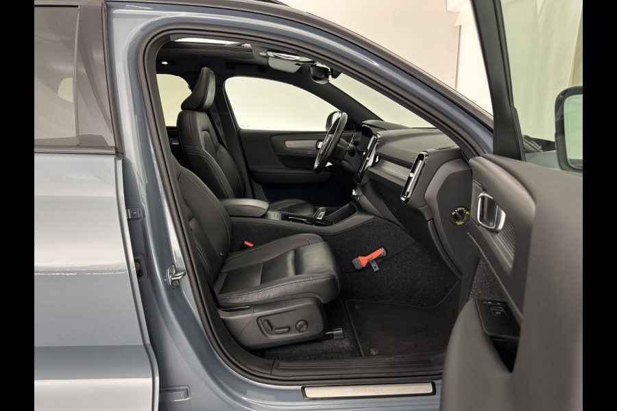 Volvo XC40 Recharge P8 AWD R-Design [ 3-Fase ] (INCL.BTW) Aut. *PANO | LEATHER-ALCANTARA | DIGI-COCKPIT | FULL-LED | HARMAN/KARDON | TOP-VIEW | CARPLAY | NAVI-FULLMAP | ECC | PDC | KEYLESS | HEATED-SPORTSEATS | BLIS | TOWBAR | 18''ALU*