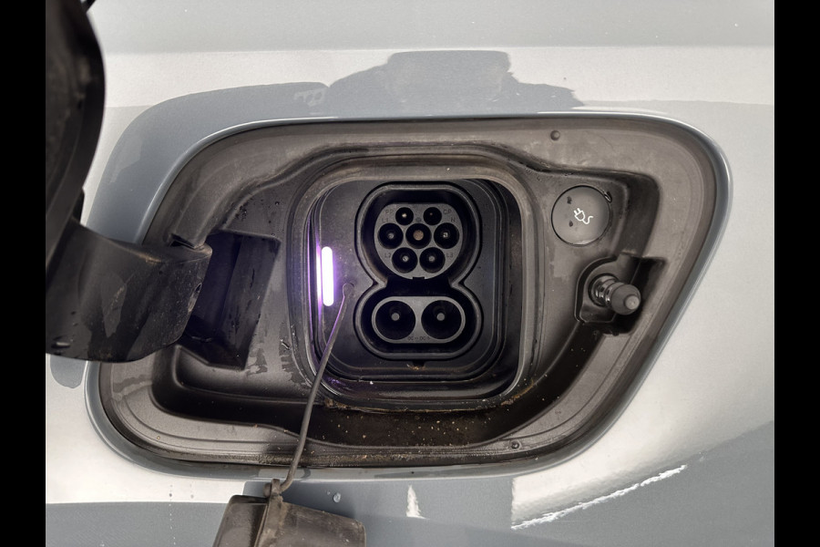 Volvo XC40 Recharge P8 AWD R-Design [ 3-Fase ] (INCL.BTW) Aut. *PANO | LEATHER-ALCANTARA | DIGI-COCKPIT | FULL-LED | HARMAN/KARDON | TOP-VIEW | CARPLAY | NAVI-FULLMAP | ECC | PDC | KEYLESS | HEATED-SPORTSEATS | BLIS | TOWBAR | 18''ALU*