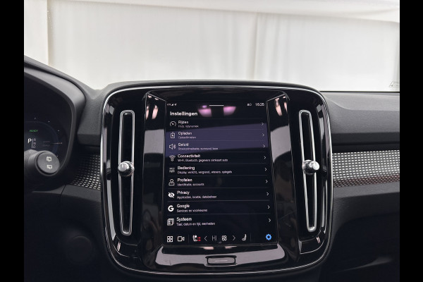 Volvo XC40 Recharge P8 AWD R-Design [ 3-Fase ] (INCL.BTW) Aut. *PANO | LEATHER-ALCANTARA | DIGI-COCKPIT | FULL-LED | HARMAN/KARDON | TOP-VIEW | CARPLAY | NAVI-FULLMAP | ECC | PDC | KEYLESS | HEATED-SPORTSEATS | BLIS | TOWBAR | 18''ALU*