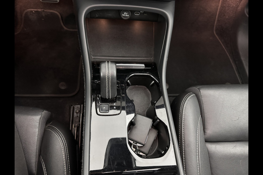 Volvo XC40 Recharge P8 AWD R-Design [ 3-Fase ] (INCL.BTW) Aut. *PANO | LEATHER-ALCANTARA | DIGI-COCKPIT | FULL-LED | HARMAN/KARDON | TOP-VIEW | CARPLAY | NAVI-FULLMAP | ECC | PDC | KEYLESS | HEATED-SPORTSEATS | BLIS | TOWBAR | 18''ALU*