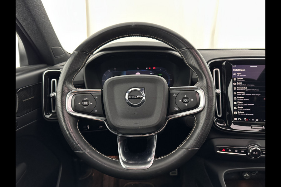 Volvo XC40 Recharge P8 AWD R-Design [ 3-Fase ] (INCL.BTW) Aut. *PANO | LEATHER-ALCANTARA | DIGI-COCKPIT | FULL-LED | HARMAN/KARDON | TOP-VIEW | CARPLAY | NAVI-FULLMAP | ECC | PDC | KEYLESS | HEATED-SPORTSEATS | BLIS | TOWBAR | 18''ALU*