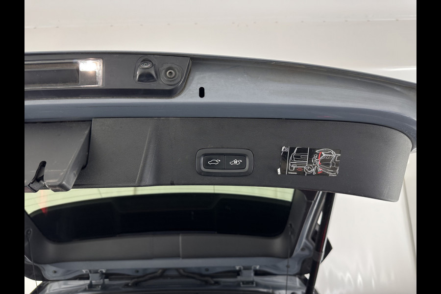 Volvo XC40 Recharge P8 AWD R-Design [ 3-Fase ] (INCL.BTW) Aut. *PANO | LEATHER-ALCANTARA | DIGI-COCKPIT | FULL-LED | HARMAN/KARDON | TOP-VIEW | CARPLAY | NAVI-FULLMAP | ECC | PDC | KEYLESS | HEATED-SPORTSEATS | BLIS | TOWBAR | 18''ALU*