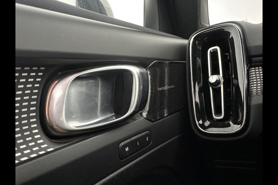 Volvo XC40 Recharge P8 AWD R-Design [ 3-Fase ] (INCL.BTW) Aut. *PANO | LEATHER-ALCANTARA | DIGI-COCKPIT | FULL-LED | HARMAN/KARDON | TOP-VIEW | CARPLAY | NAVI-FULLMAP | ECC | PDC | KEYLESS | HEATED-SPORTSEATS | BLIS | TOWBAR | 18''ALU*