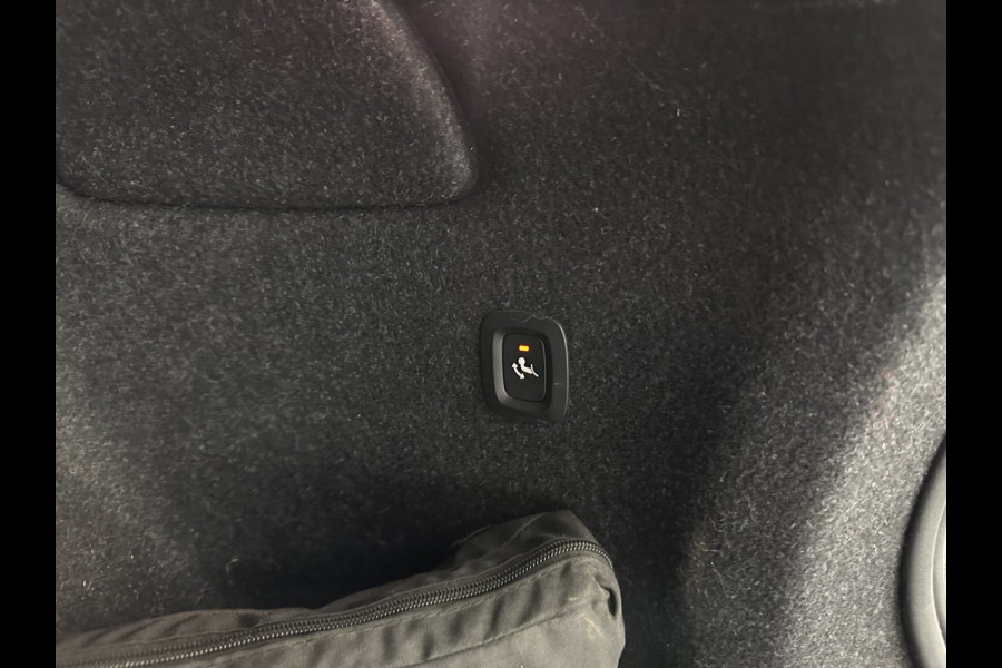 Volvo XC40 Recharge P8 AWD R-Design [ 3-Fase ] (INCL.BTW) Aut. *PANO | LEATHER-ALCANTARA | DIGI-COCKPIT | FULL-LED | HARMAN/KARDON | TOP-VIEW | CARPLAY | NAVI-FULLMAP | ECC | PDC | KEYLESS | HEATED-SPORTSEATS | BLIS | TOWBAR | 18''ALU*