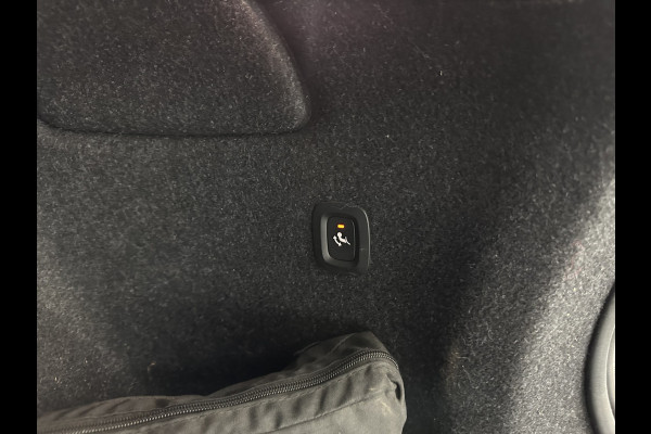 Volvo XC40 Recharge P8 AWD R-Design [ 3-Fase ] (INCL.BTW) Aut. *PANO | LEATHER-ALCANTARA | DIGI-COCKPIT | FULL-LED | HARMAN/KARDON | TOP-VIEW | CARPLAY | NAVI-FULLMAP | ECC | PDC | KEYLESS | HEATED-SPORTSEATS | BLIS | TOWBAR | 18''ALU*