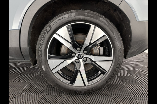 Volvo XC40 Recharge P8 AWD R-Design [ 3-Fase ] (INCL.BTW) Aut. *PANO | LEATHER-ALCANTARA | DIGI-COCKPIT | FULL-LED | HARMAN/KARDON | TOP-VIEW | CARPLAY | NAVI-FULLMAP | ECC | PDC | KEYLESS | HEATED-SPORTSEATS | BLIS | TOWBAR | 18''ALU*