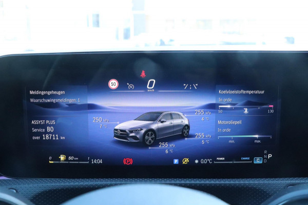 Mercedes-Benz A-Klasse 180 AMG Line | PANO | HUD | CAMERA | VOLL!