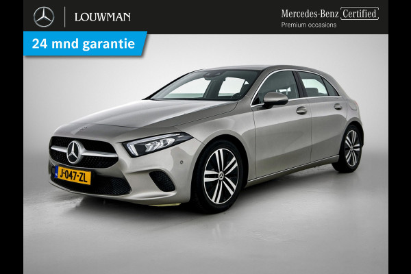 Mercedes-Benz A-Klasse 180 Business Solution Luxury Ledkoplampen | Achteruitrijcamera | MBUX Augmented Reality navigatie | Stoelverwarming Voor | Sfeerverlichting. Inclusief 24 maanden Mercedes-Benz Certified garantie voor Europa.