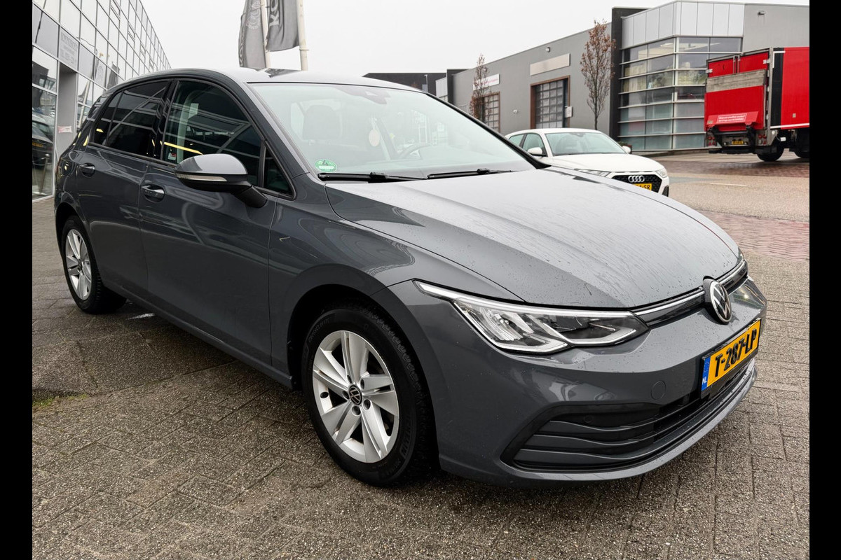 Volkswagen Golf | 64.138 km | Adaptieve cruise control | Parkeercamera | LED | Navigatie | Clima | Carplay | Full options!