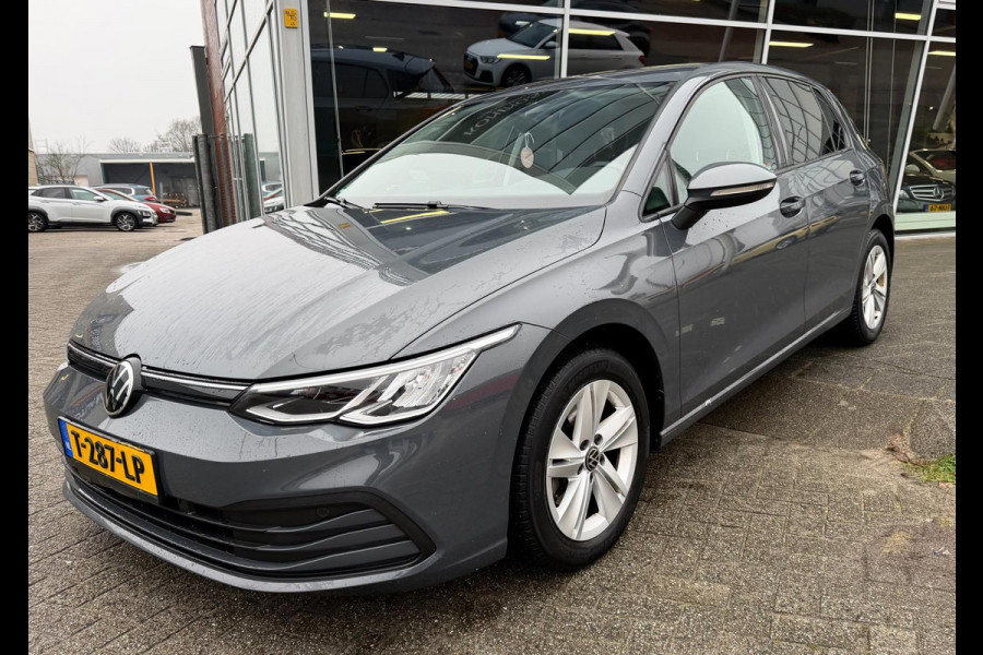 Volkswagen Golf | 64.138 km | Adaptieve cruise control | Parkeercamera | LED | Navigatie | Clima | Carplay | Full options!